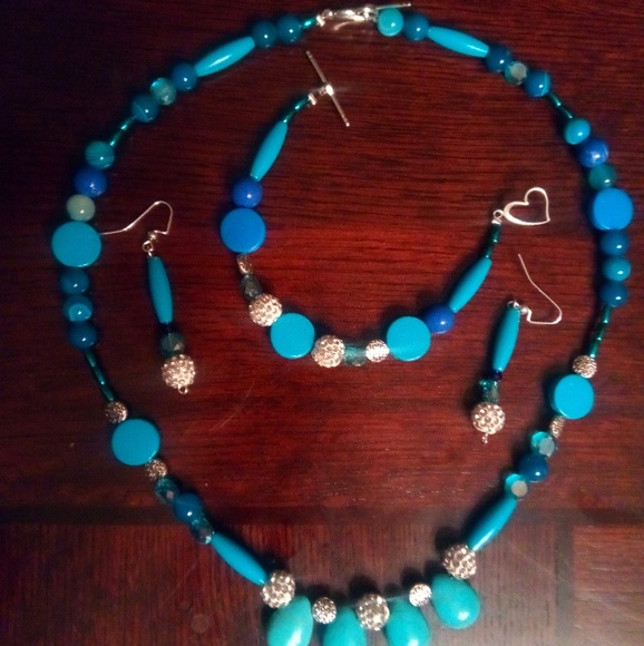 3pc jewelry set incl necklace, bracelet & earrings - Picture 2 of 2